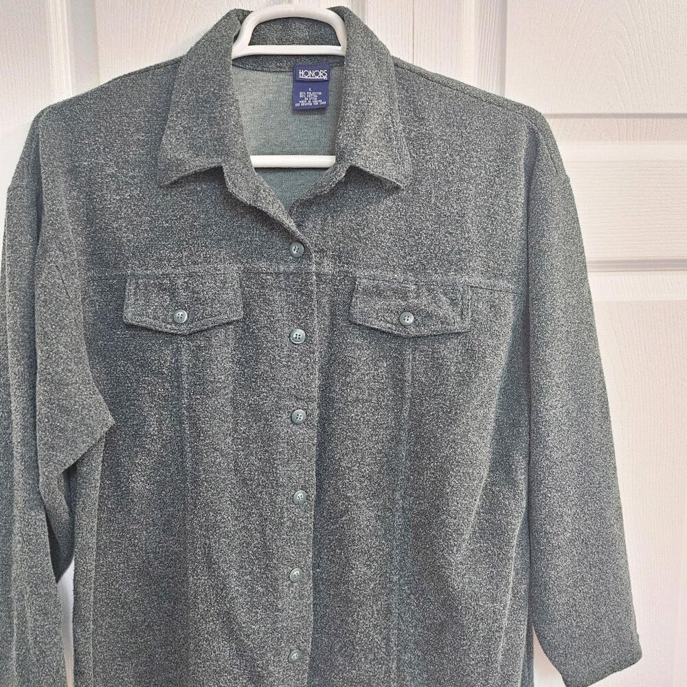 HONORS. Long Sleeved. Button Up. Breast Pockets. Size: Large.